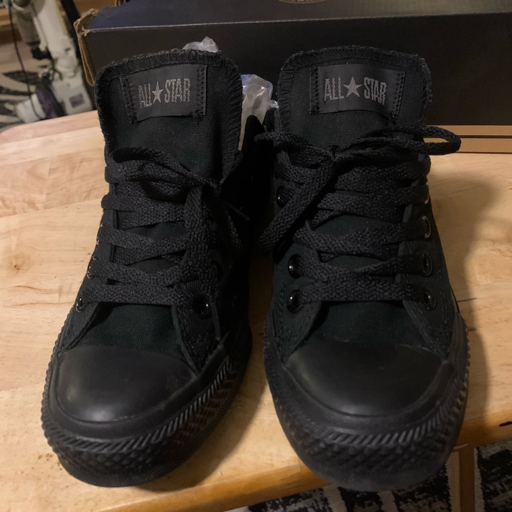 Conversation low top black chucks